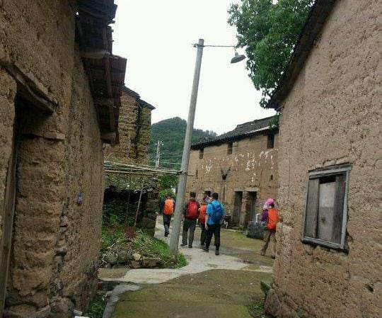 一心搞副业想挣大钱？其实子承父业回家种田也不错