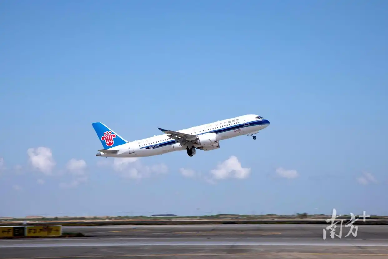 国航首架C919交付_中国国航图片_南航首架C919接收