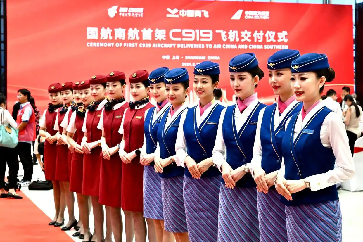 国航首架C919交付_中国国航图片_南航首架C919接收