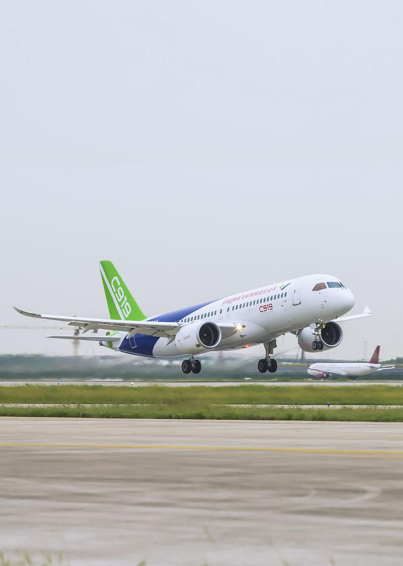 中国国航图片_国产大飞机C919首架交付 国航南航 C919规模化运营