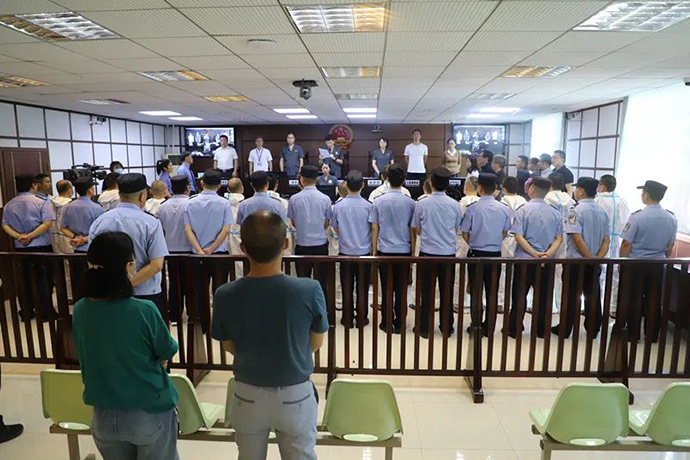 涉诈荐股公司的欺诈手段_微信上拉你买股票骗局_湖南岳阳中院审理荐股骗局案