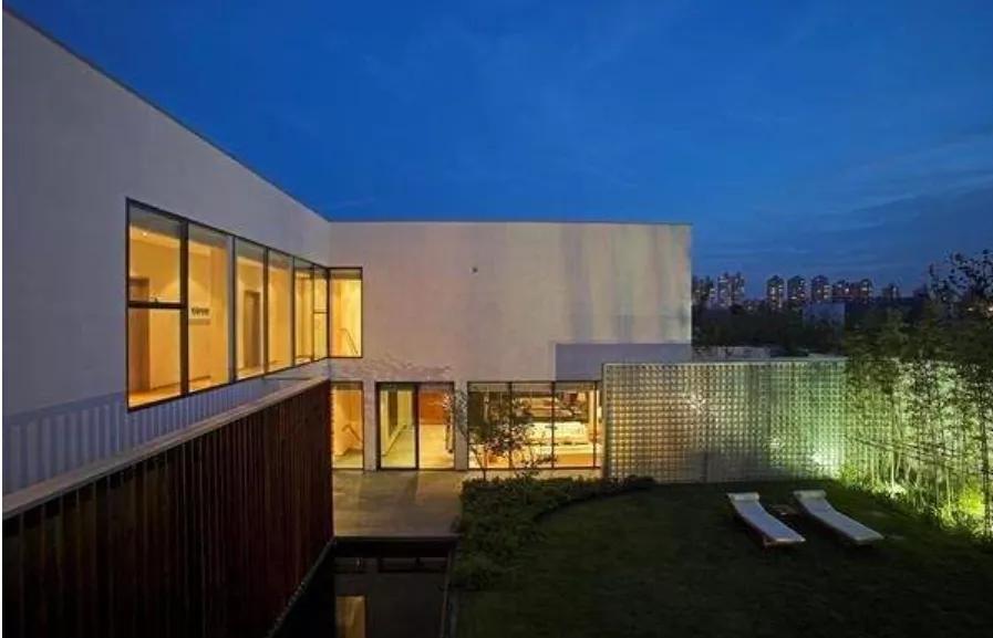 上海豪宅浦西浦东对比_浦东浦西豪宅项目分析_上海东方明珠花园别墅