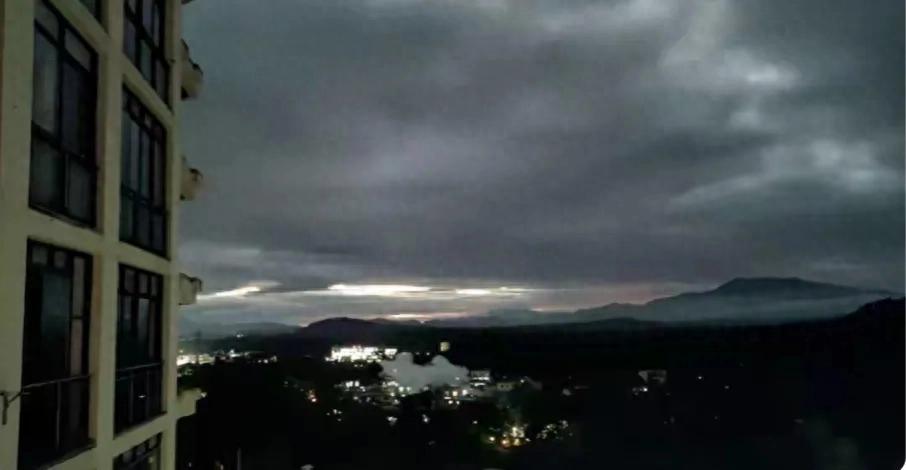 股市低迷背后的深层逻辑与投资环境重塑：散户离场、基金赎回成何