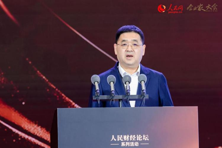 绿城中国召开2024年度业绩发布会，刘成云首次亮相