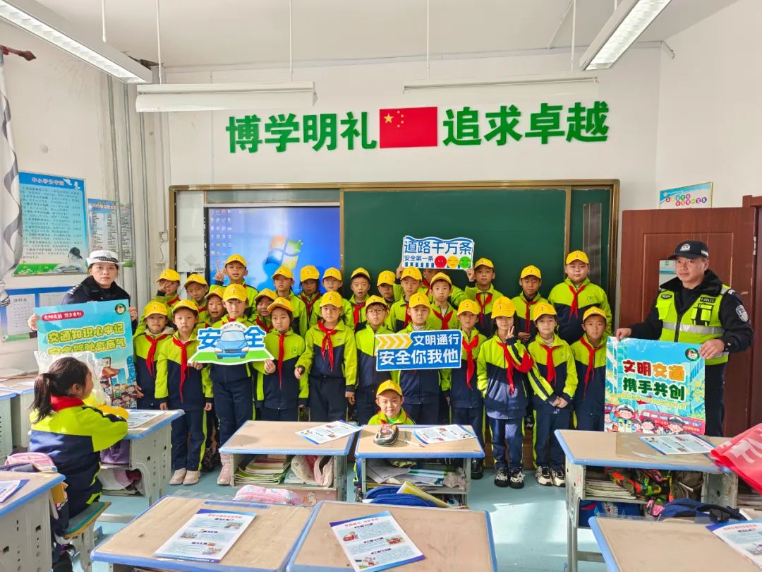 长白山交警多形式宣传交通安全：进校园体验互动，入集市携手农民