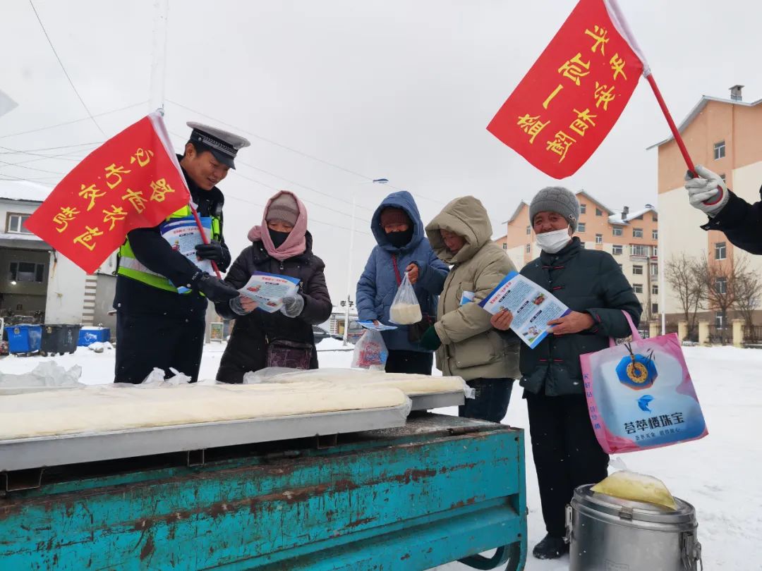 池北交巡警大队校园交通安全体验课_长白山活动_长白山全国交通安全日宣传