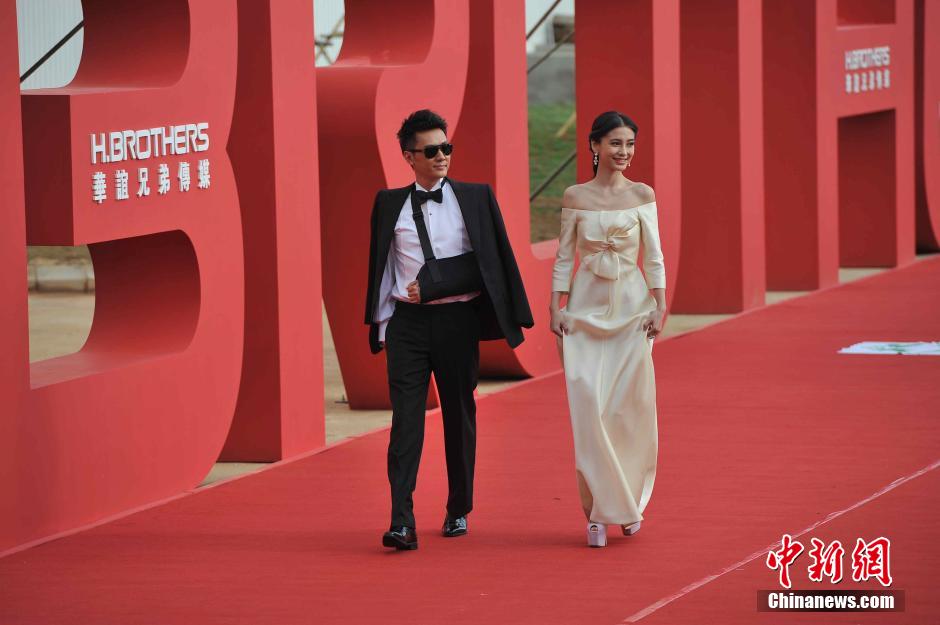 华谊兄弟二十周年庆典海口红毯现场_华谊兄弟20周年红毯秀_华谊兄弟二十周年庆典红地毯明星阵容