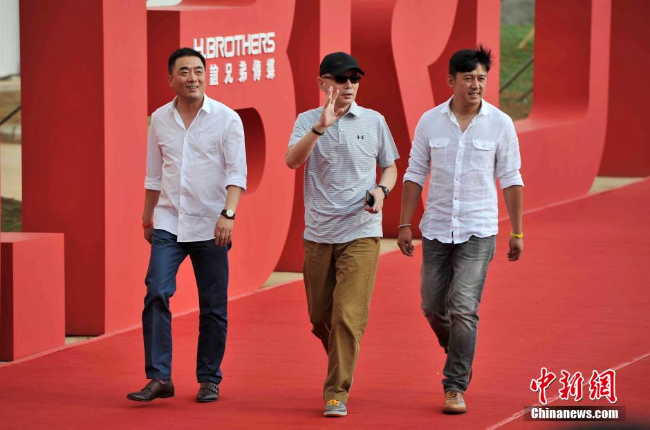 华谊兄弟20周年红毯秀_华谊兄弟二十周年庆典红地毯明星阵容_华谊兄弟二十周年庆典海口红毯现场