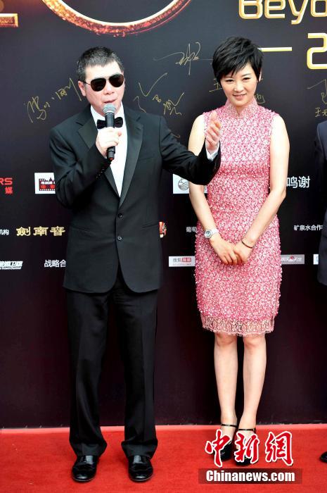 华谊兄弟20周年红毯秀_华谊兄弟二十周年庆典红地毯明星阵容_华谊兄弟二十周年庆典海口红毯现场