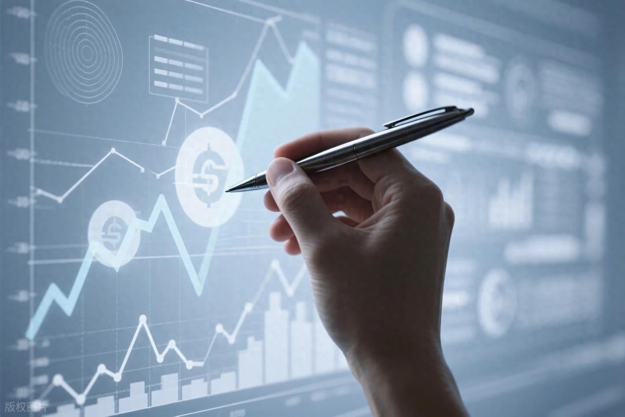 2026年金融分析师如何提升能力及考证突破职业瓶颈？