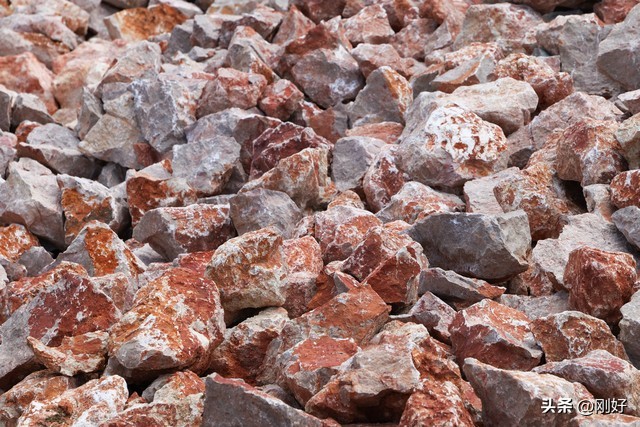 铝土矿电力成本_铝期货交易品种行情分析_电解铝产能红线