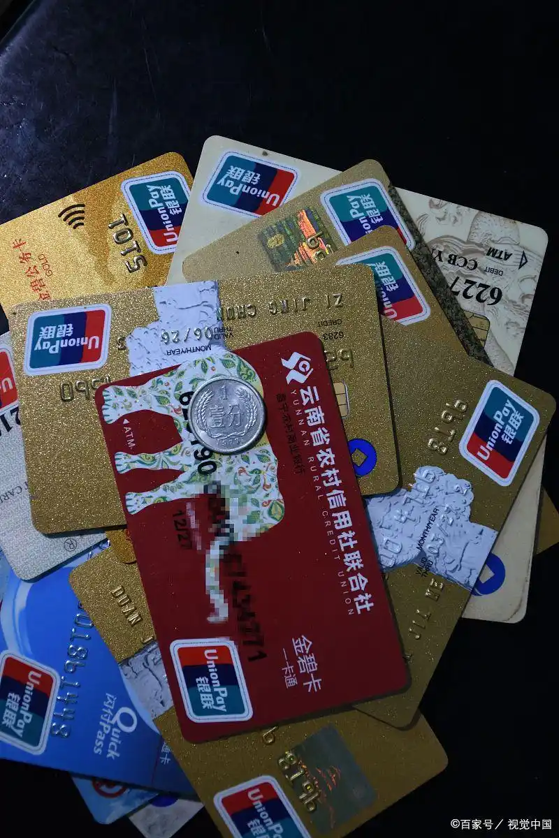 白金信用卡免年费陷阱_工行信用卡 白金卡年费_银行推销话术文字游戏