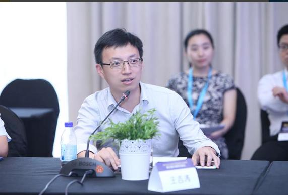 爱钱帮怎么样 爱钱帮受邀参加财经峰会，获评‘2016年互联网金融典范企业’奖